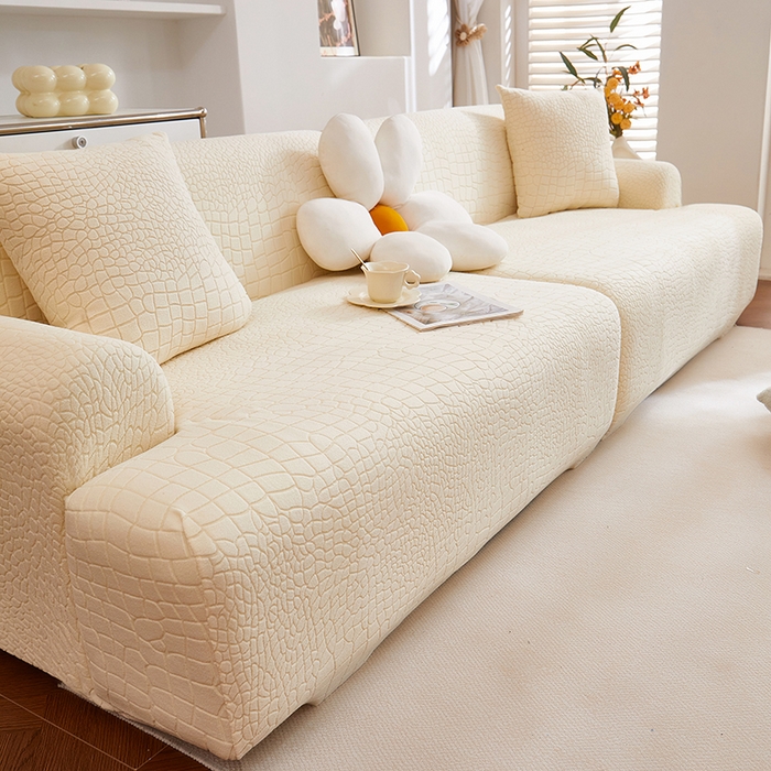 91家纺网 家纺一手货源 找家纺 丝绮鹿 2025新款雕花绒水立方沙发套松紧款（直排图） 米白