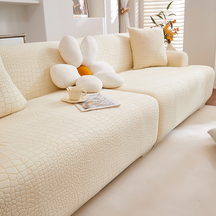 91家纺网 家纺一手货源 找家纺 丝绮鹿 2025新款雕花绒水立方沙发套松紧款（直排图） 米白