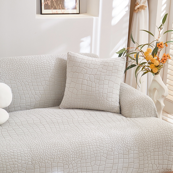 91家纺网 家纺一手货源 找家纺 丝绮鹿 2025新款雕花绒水立方沙发套松紧款（直排图） 浅灰
