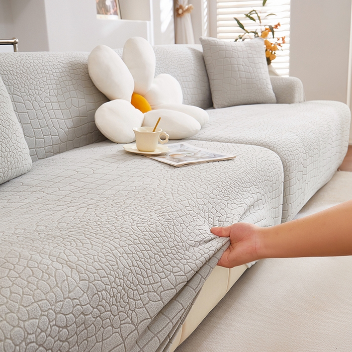 91家纺网 家纺一手货源 找家纺 丝绮鹿 2025新款雕花绒水立方沙发套松紧款（直排图） 浅灰