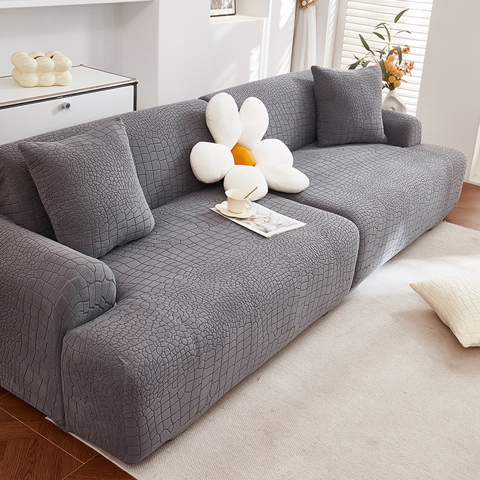 91家纺网 家纺一手货源 找家纺 丝绮鹿 2025新款雕花绒水立方沙发套松紧款（直排图） 深灰