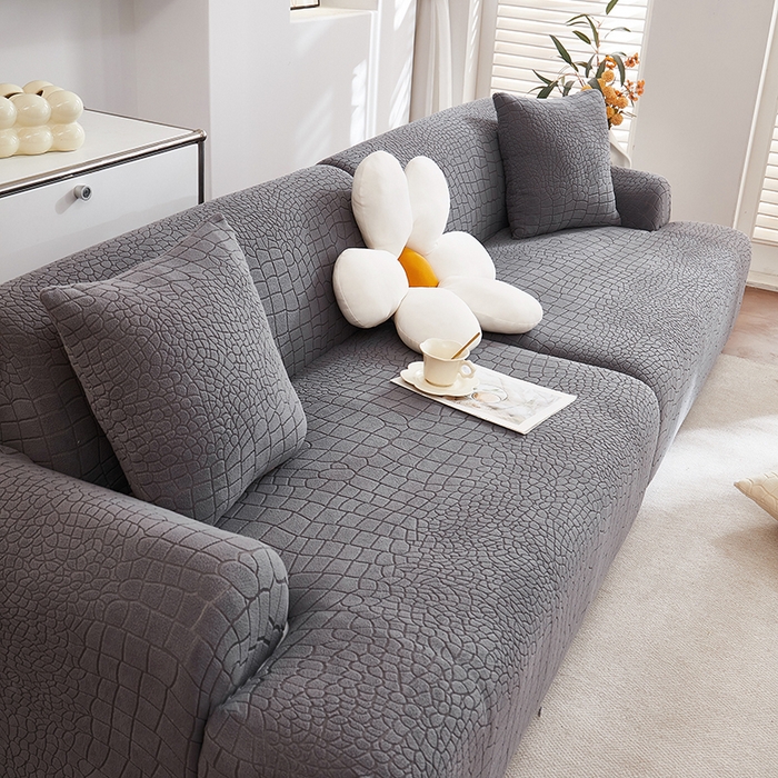 91家纺网 家纺一手货源 找家纺 丝绮鹿 2025新款雕花绒水立方沙发套松紧款（直排图） 深灰