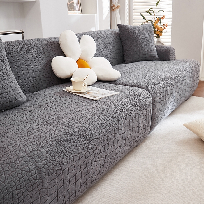 91家纺网 家纺一手货源 找家纺 丝绮鹿 2025新款雕花绒水立方沙发套松紧款（直排图） 深灰