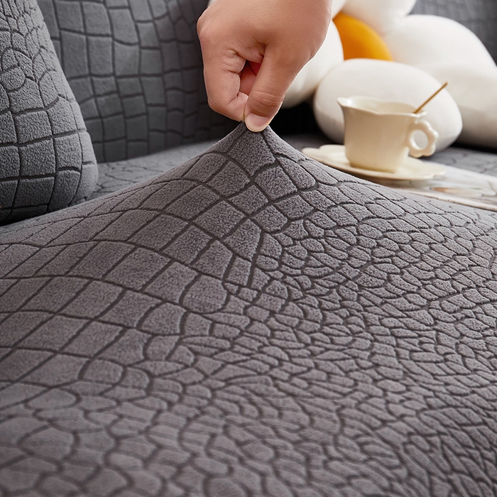 91家纺网 家纺一手货源 找家纺 丝绮鹿 2025新款雕花绒水立方沙发套松紧款（直排图） 深灰