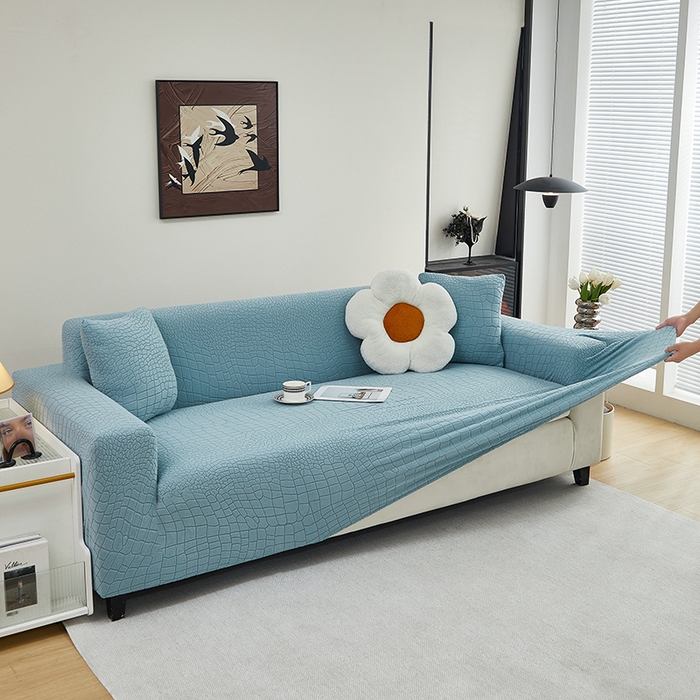 91家纺网 家纺一手货源 找家纺 丝绮鹿 2025新款雕花绒水立方沙发套松紧款（三人图） 淡蓝