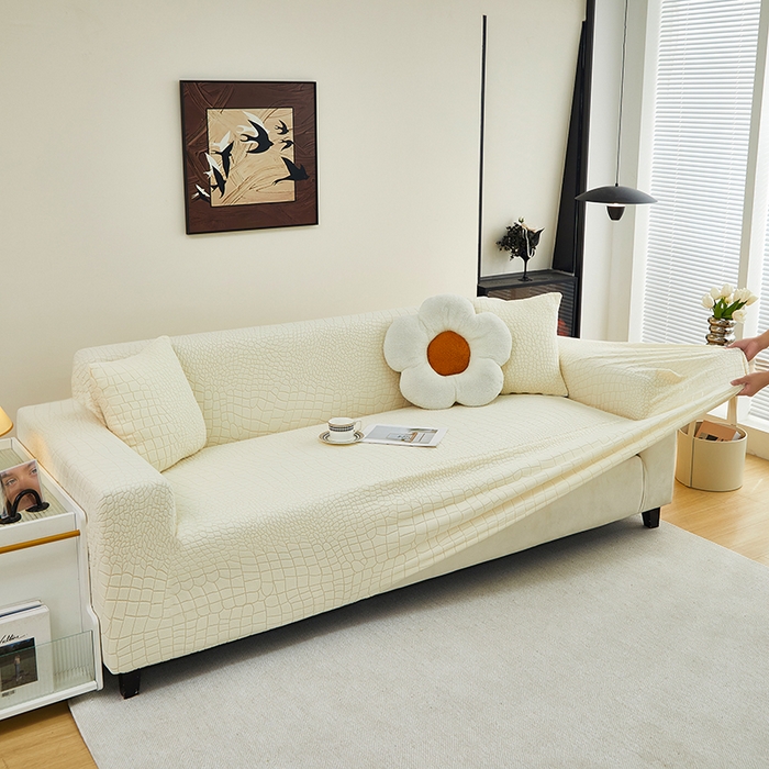 91家纺网 家纺一手货源 找家纺 丝绮鹿 2025新款雕花绒水立方沙发套松紧款（三人图） 米白