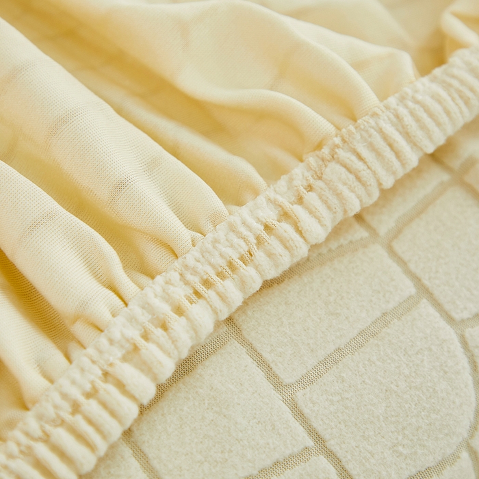 91家纺网 家纺一手货源 找家纺 丝绮鹿 2025新款雕花绒水立方沙发套松紧款（三人图） 米白