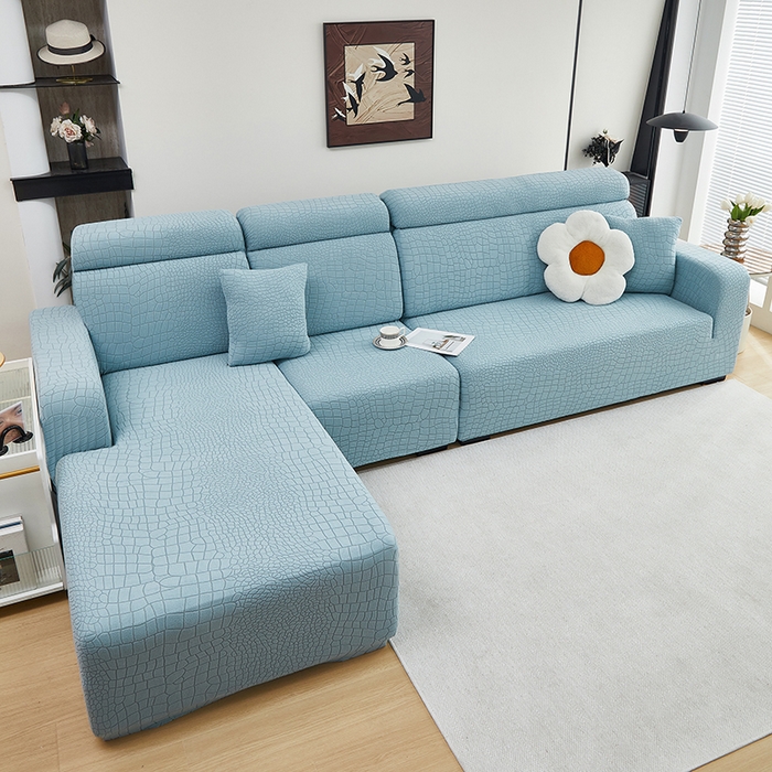 91家纺网 家纺一手货源 找家纺 丝绮鹿 2025新款雕花绒水立方沙发套松紧款（贵妃图） 淡蓝