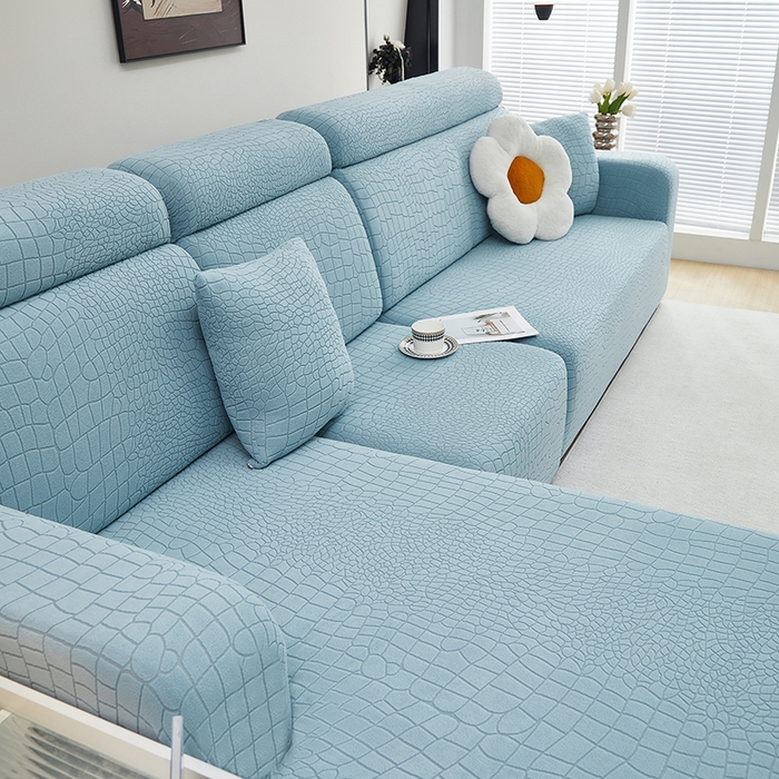 91家纺网 家纺一手货源 找家纺 丝绮鹿 2025新款雕花绒水立方沙发套松紧款（贵妃图） 淡蓝