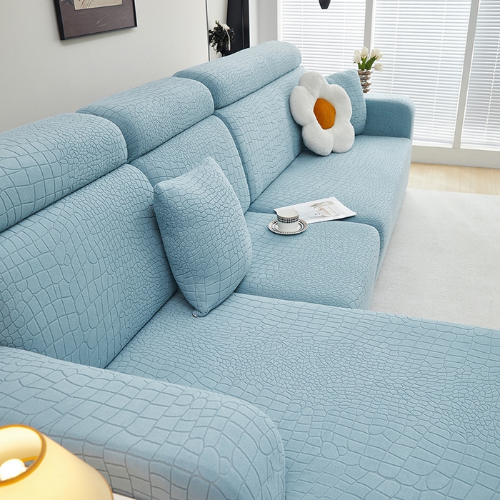 91家纺网 家纺一手货源 找家纺 丝绮鹿 2025新款雕花绒水立方沙发套松紧款（贵妃图） 淡蓝