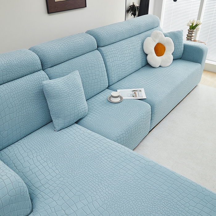 91家纺网 家纺一手货源 找家纺 丝绮鹿 2025新款雕花绒水立方沙发套松紧款（贵妃图） 淡蓝