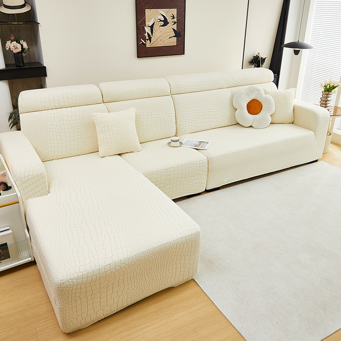 91家纺网 家纺一手货源 找家纺 丝绮鹿 2025新款雕花绒水立方沙发套松紧款（贵妃图） 米白