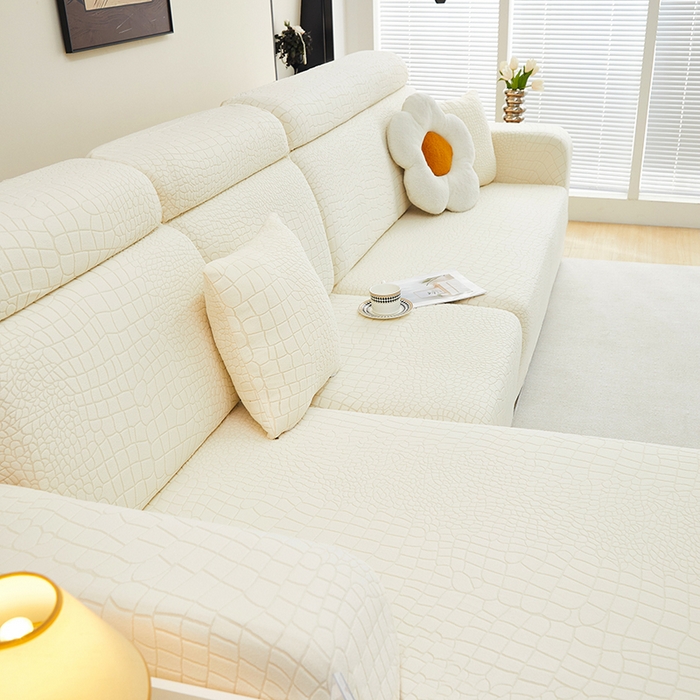 91家纺网 家纺一手货源 找家纺 丝绮鹿 2025新款雕花绒水立方沙发套松紧款（贵妃图） 米白