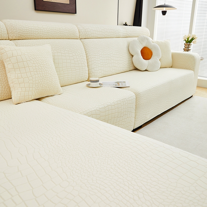 91家纺网 家纺一手货源 找家纺 丝绮鹿 2025新款雕花绒水立方沙发套松紧款（贵妃图） 米白