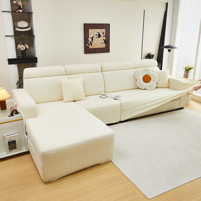 91家纺网 家纺一手货源 找家纺 丝绮鹿 2025新款雕花绒水立方沙发套松紧款（贵妃图） 米白