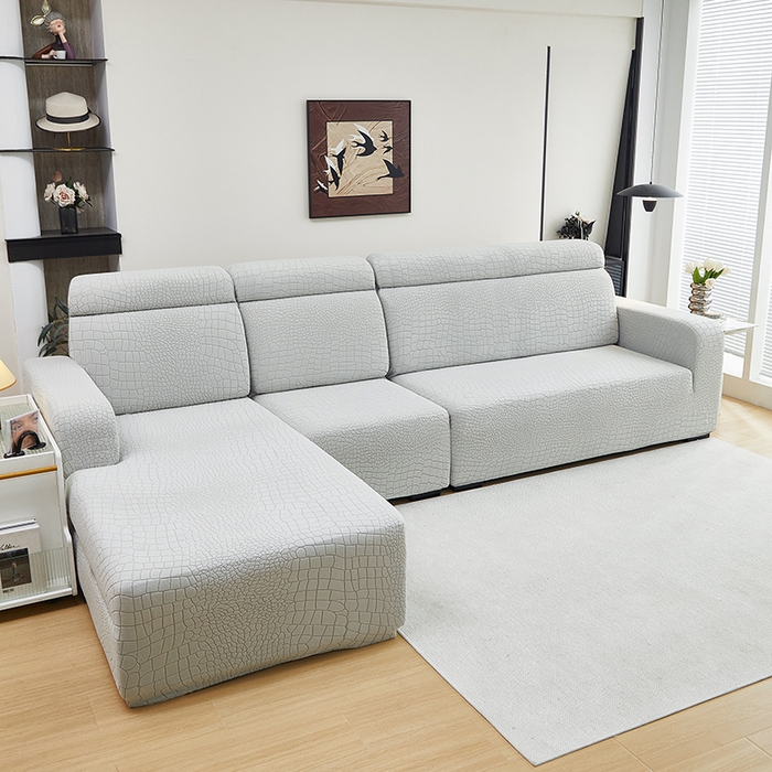 91家纺网 家纺一手货源 找家纺 丝绮鹿 2025新款雕花绒水立方沙发套松紧款（贵妃图） 浅灰