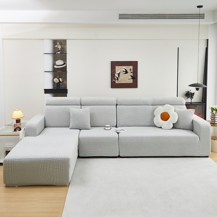 91家纺网 家纺一手货源 找家纺 丝绮鹿 2025新款雕花绒水立方沙发套松紧款（贵妃图） 浅灰