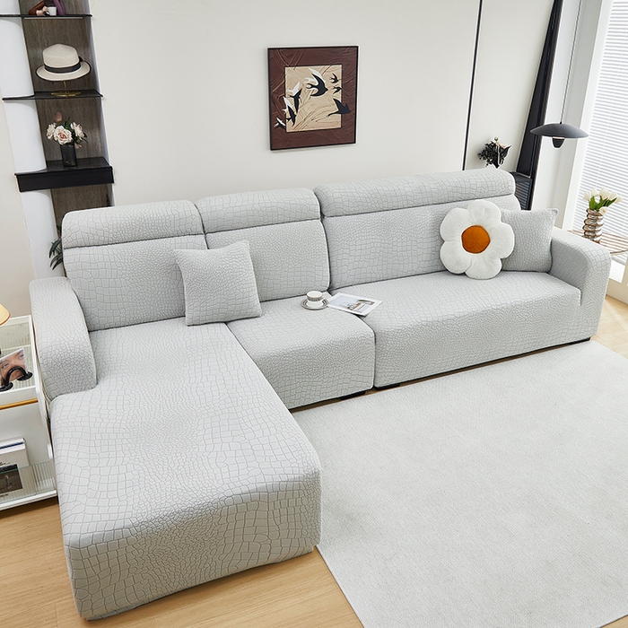 91家纺网 家纺一手货源 找家纺 丝绮鹿 2025新款雕花绒水立方沙发套松紧款（贵妃图） 浅灰