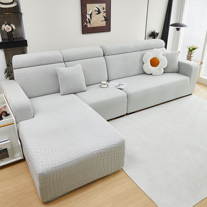 91家纺网 家纺一手货源 找家纺 丝绮鹿 2025新款雕花绒水立方沙发套松紧款（贵妃图） 浅灰