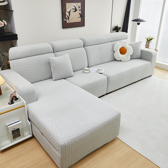 91家纺网 家纺一手货源 找家纺 丝绮鹿 2025新款雕花绒水立方沙发套松紧款（贵妃图） 浅灰