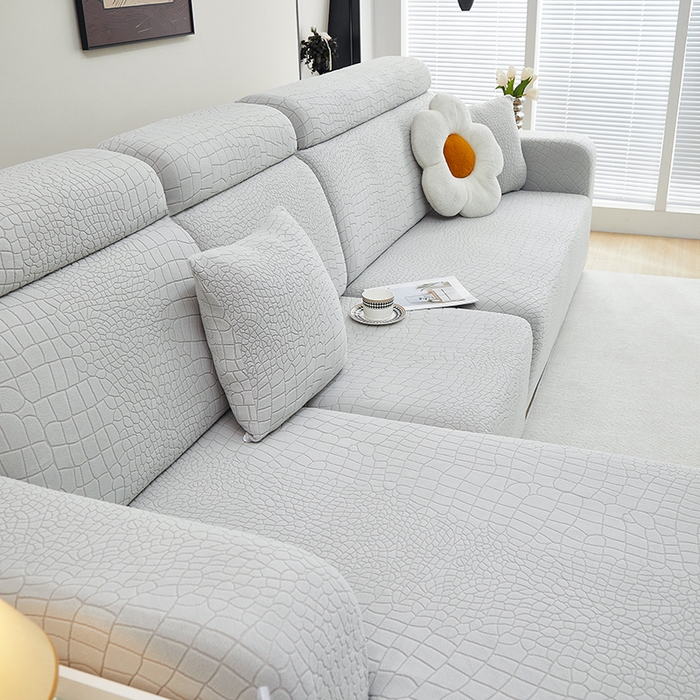 91家纺网 家纺一手货源 找家纺 丝绮鹿 2025新款雕花绒水立方沙发套松紧款（贵妃图） 浅灰