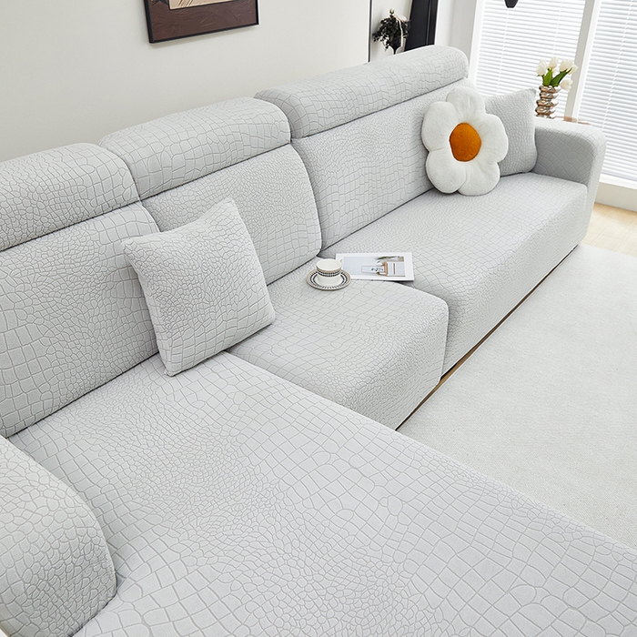 91家纺网 家纺一手货源 找家纺 丝绮鹿 2025新款雕花绒水立方沙发套松紧款（贵妃图） 浅灰