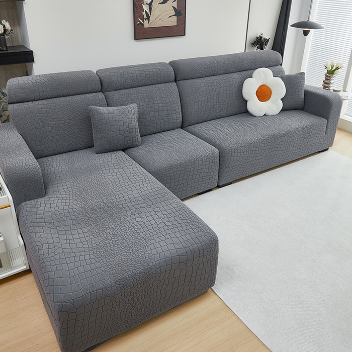 91家纺网 家纺一手货源 找家纺 丝绮鹿 2025新款雕花绒水立方沙发套松紧款（贵妃图） 深灰