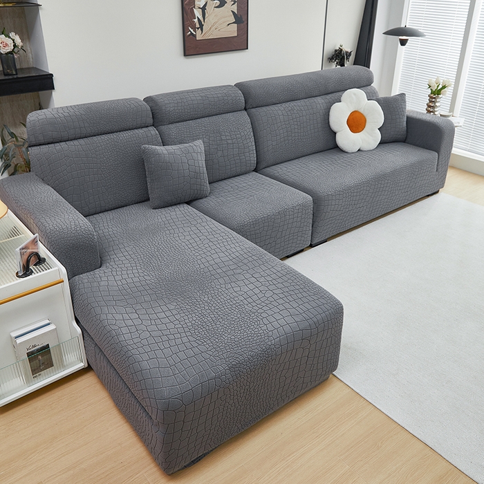 91家纺网 家纺一手货源 找家纺 丝绮鹿 2025新款雕花绒水立方沙发套松紧款（贵妃图） 深灰