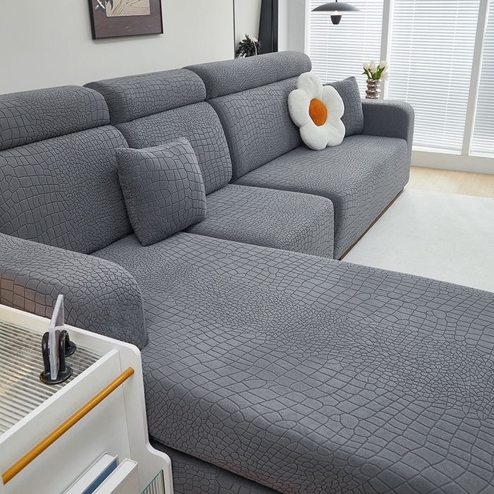 91家纺网 家纺一手货源 找家纺 丝绮鹿 2025新款雕花绒水立方沙发套松紧款（贵妃图） 深灰