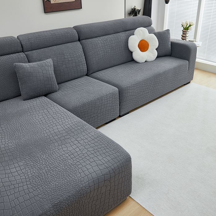 91家纺网 家纺一手货源 找家纺 丝绮鹿 2025新款雕花绒水立方沙发套松紧款（贵妃图） 深灰