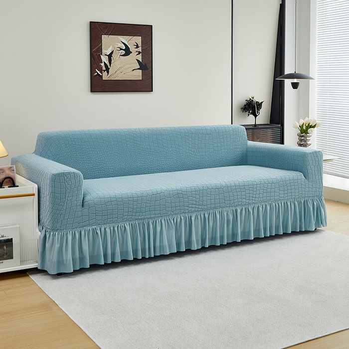 91家纺网 家纺一手货源 找家纺 丝绮鹿 2025新款雕花绒水立方沙发套裙边款（三人图） 淡蓝