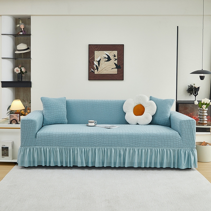 91家纺网 家纺一手货源 找家纺 丝绮鹿 2025新款雕花绒水立方沙发套裙边款（三人图） 淡蓝