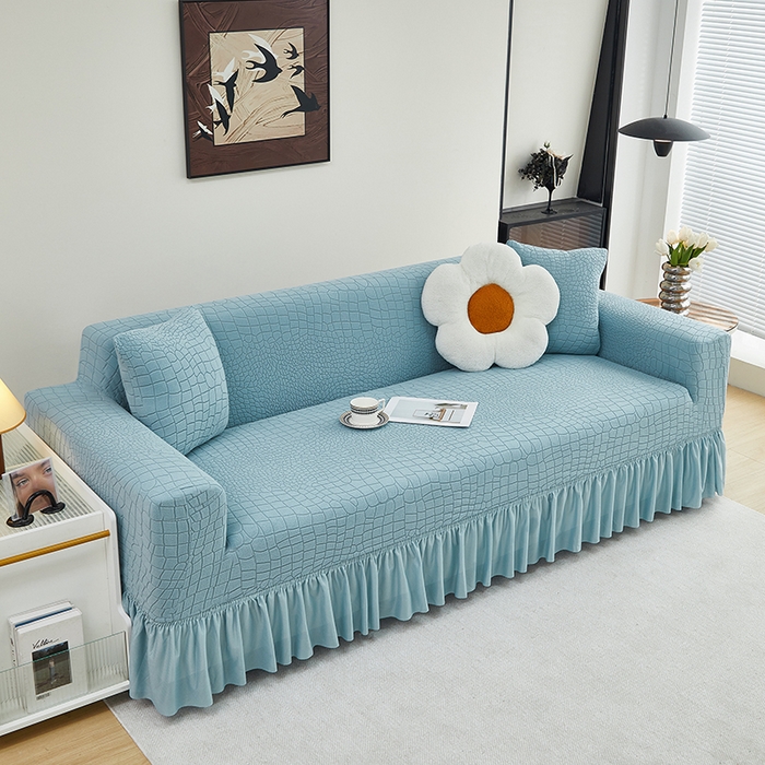 91家纺网 家纺一手货源 找家纺 丝绮鹿 2025新款雕花绒水立方沙发套裙边款（三人图） 淡蓝