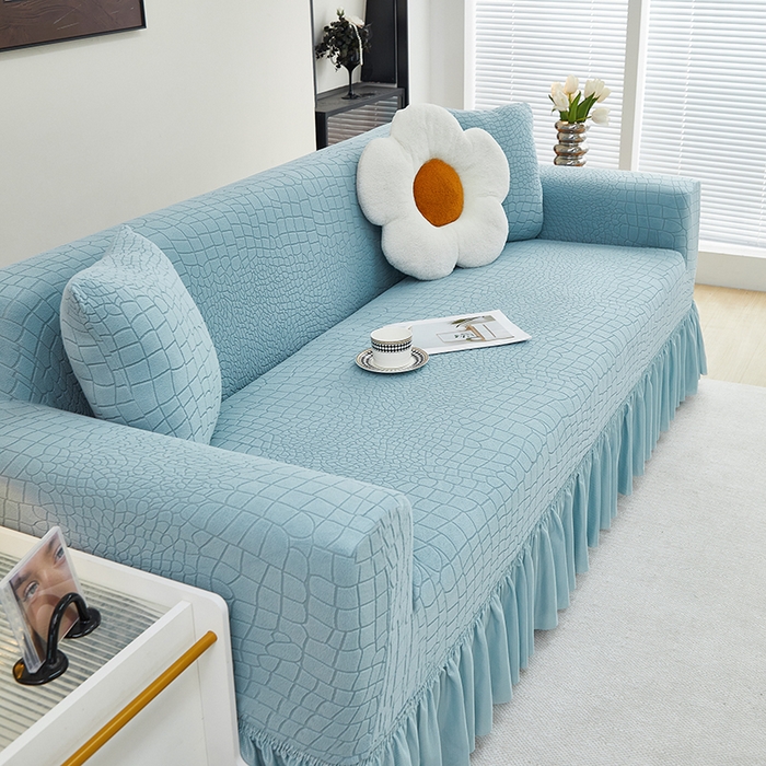 91家纺网 家纺一手货源 找家纺 丝绮鹿 2025新款雕花绒水立方沙发套裙边款（三人图） 淡蓝