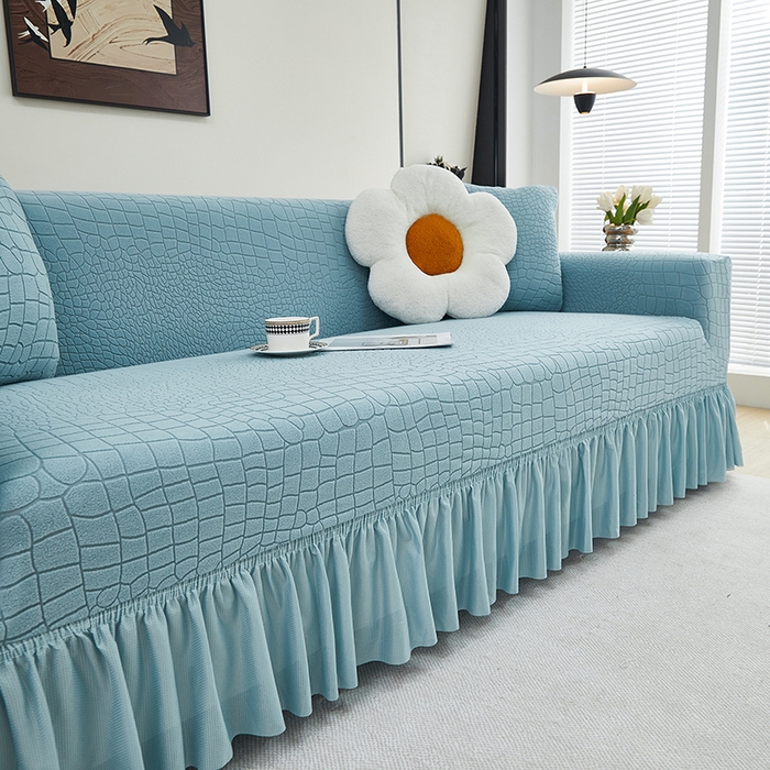 91家纺网 家纺一手货源 找家纺 丝绮鹿 2025新款雕花绒水立方沙发套裙边款（三人图） 淡蓝