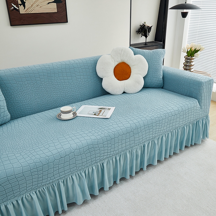 91家纺网 家纺一手货源 找家纺 丝绮鹿 2025新款雕花绒水立方沙发套裙边款（三人图） 淡蓝