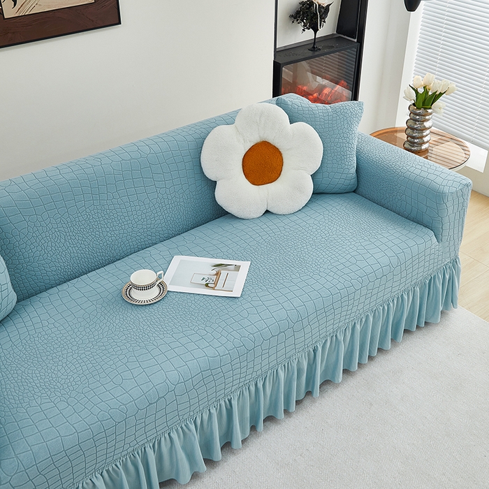 91家纺网 家纺一手货源 找家纺 丝绮鹿 2025新款雕花绒水立方沙发套裙边款（三人图） 淡蓝