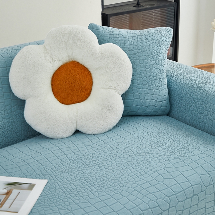 91家纺网 家纺一手货源 找家纺 丝绮鹿 2025新款雕花绒水立方沙发套裙边款（三人图） 淡蓝