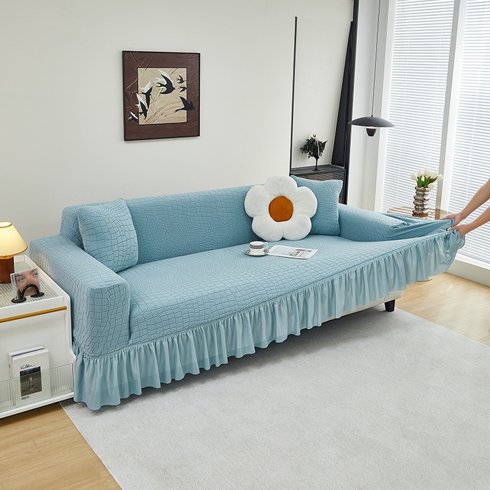 91家纺网 家纺一手货源 找家纺 丝绮鹿 2025新款雕花绒水立方沙发套裙边款（三人图） 淡蓝