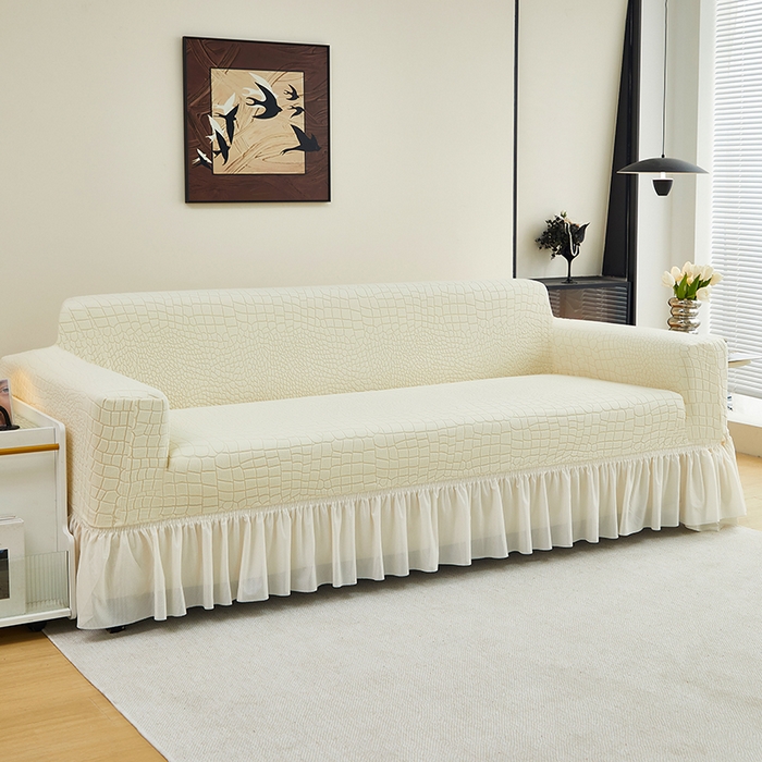 91家纺网 家纺一手货源 找家纺 丝绮鹿 2025新款雕花绒水立方沙发套裙边款（三人图） 米白