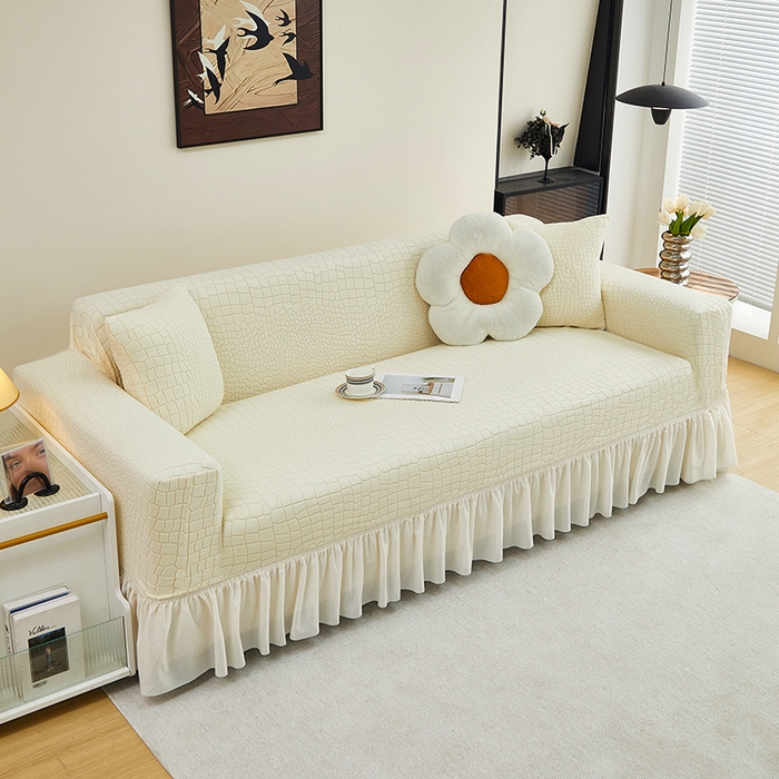 91家纺网 家纺一手货源 找家纺 丝绮鹿 2025新款雕花绒水立方沙发套裙边款（三人图） 米白