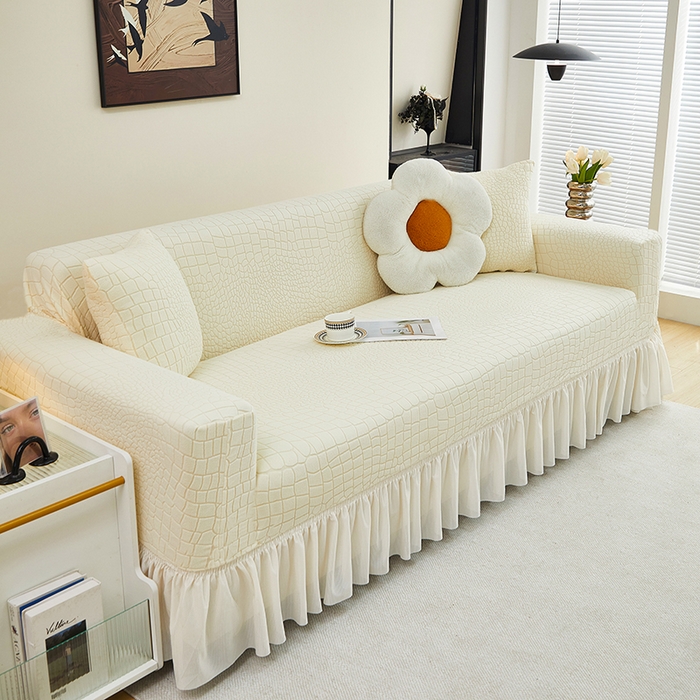 91家纺网 家纺一手货源 找家纺 丝绮鹿 2025新款雕花绒水立方沙发套裙边款（三人图） 米白