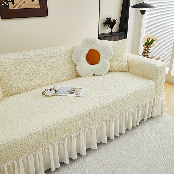 91家纺网 家纺一手货源 找家纺 丝绮鹿 2025新款雕花绒水立方沙发套裙边款（三人图） 米白