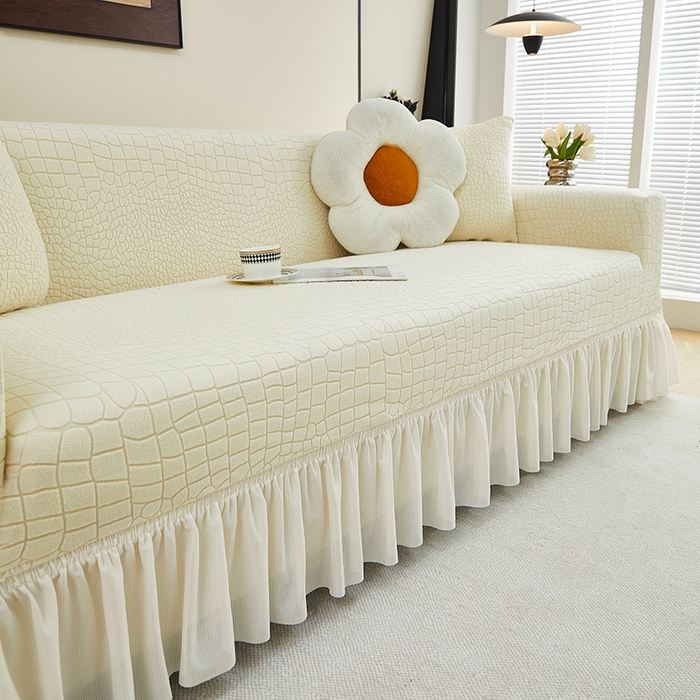 91家纺网 家纺一手货源 找家纺 丝绮鹿 2025新款雕花绒水立方沙发套裙边款（三人图） 米白