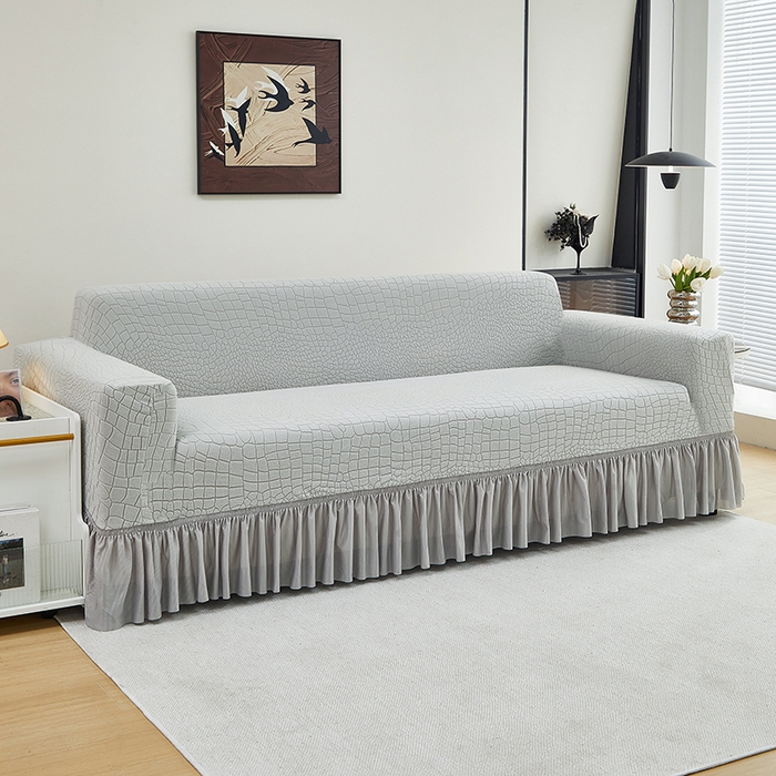 91家纺网 家纺一手货源 找家纺 丝绮鹿 2025新款雕花绒水立方沙发套裙边款（三人图） 浅灰