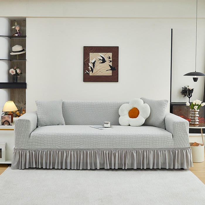 91家纺网 家纺一手货源 找家纺 丝绮鹿 2025新款雕花绒水立方沙发套裙边款（三人图） 浅灰