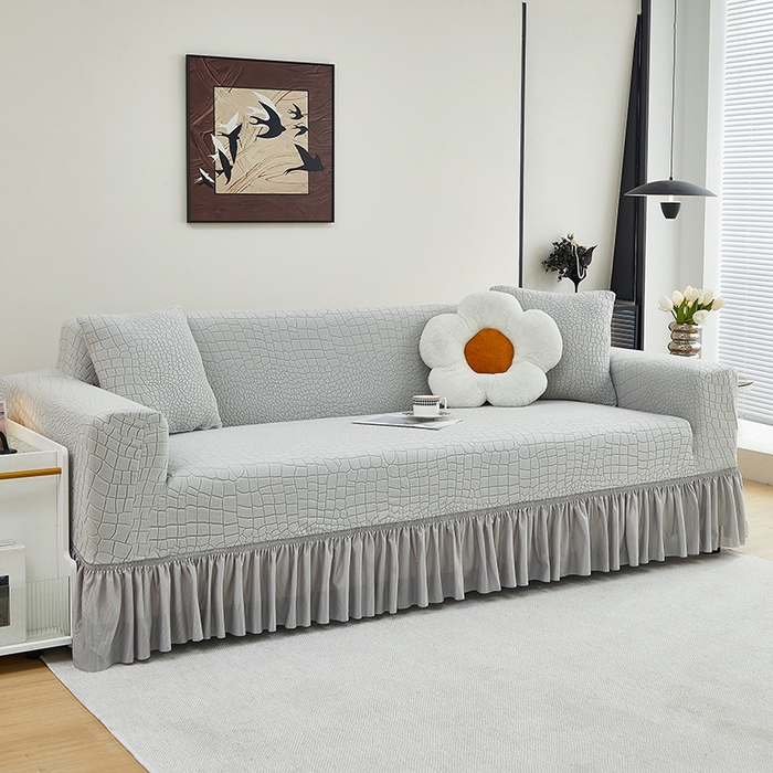 91家纺网 家纺一手货源 找家纺 丝绮鹿 2025新款雕花绒水立方沙发套裙边款（三人图） 浅灰