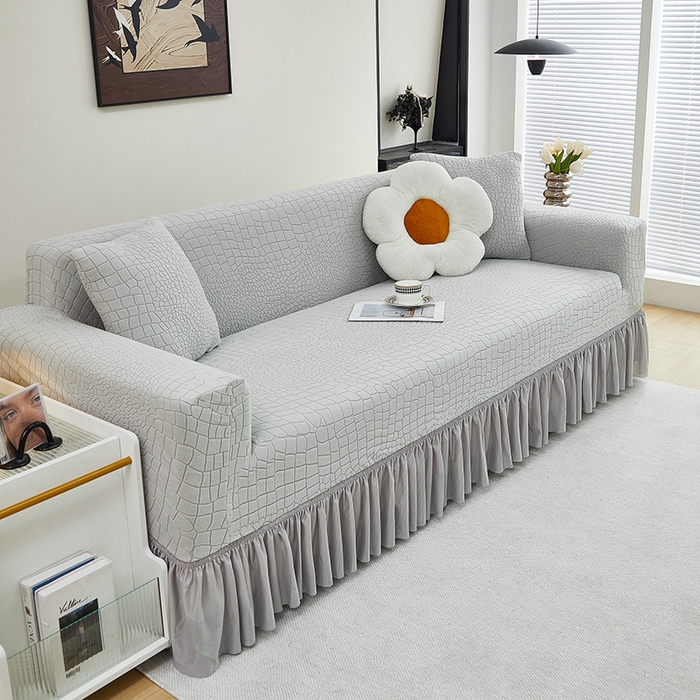 91家纺网 家纺一手货源 找家纺 丝绮鹿 2025新款雕花绒水立方沙发套裙边款（三人图） 浅灰