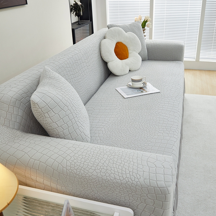 91家纺网 家纺一手货源 找家纺 丝绮鹿 2025新款雕花绒水立方沙发套裙边款（三人图） 浅灰
