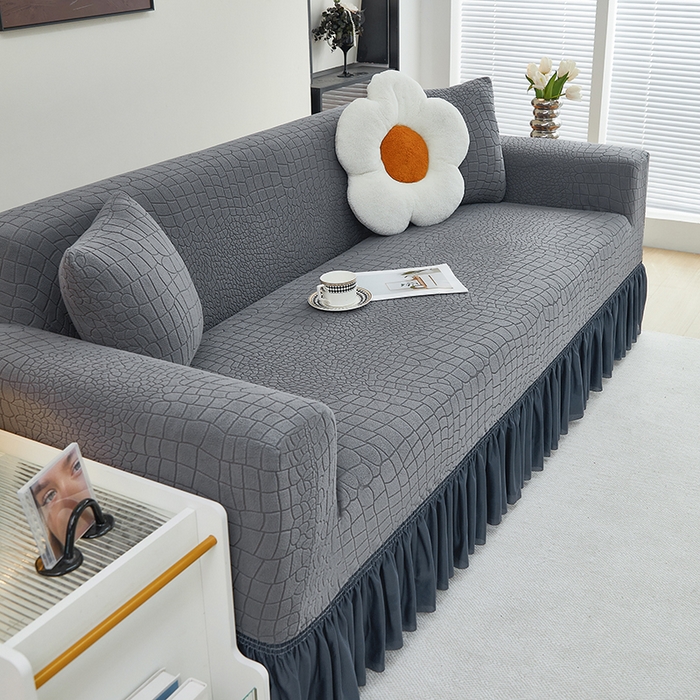 91家纺网 家纺一手货源 找家纺 丝绮鹿 2025新款雕花绒水立方沙发套裙边款（三人图） 深灰